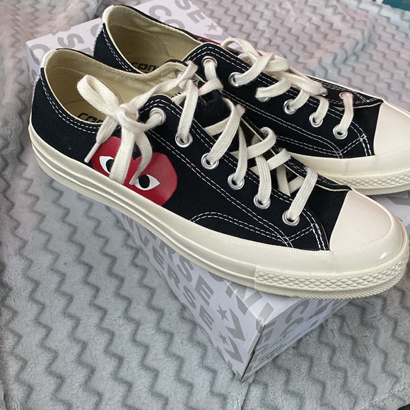 Black converse - Picture 2 of 4